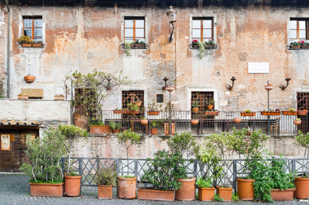 Piazza dei Mercanti in Trastevere